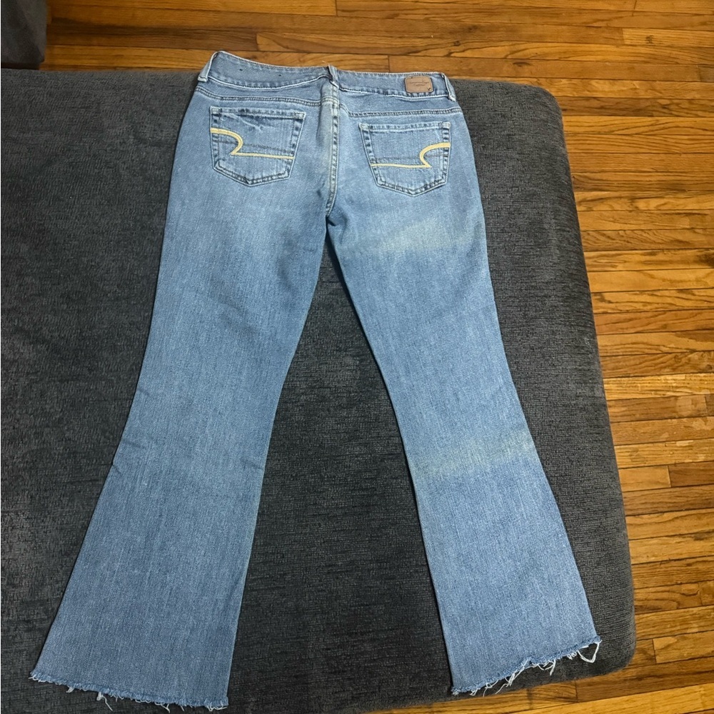 ✨ American Eagle Artist Bootcut Jeans Size 4 Raw Hem Distressed ✨ - Picture 4 of 15